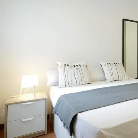 Rent this 7 bed room on Carrer de València in 95, 08029 Barcelona