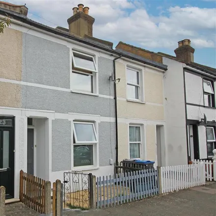 Rent this 3 bed townhouse on 12 Helder Street in London, CR2 6HT