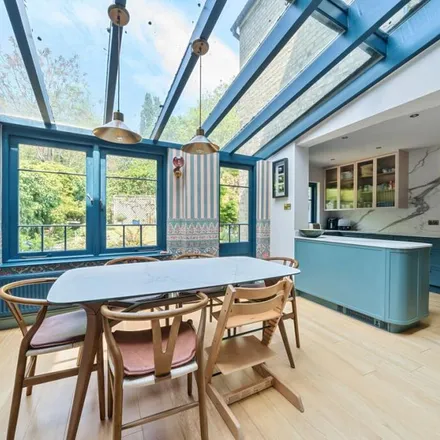 Rent this 5 bed apartment on Redston Road in London, N8 7HJ