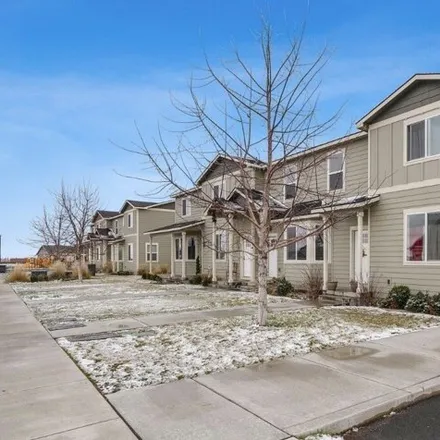 Buy this 3 bed townhouse on Rock Creek Street in Royal City, Grant County