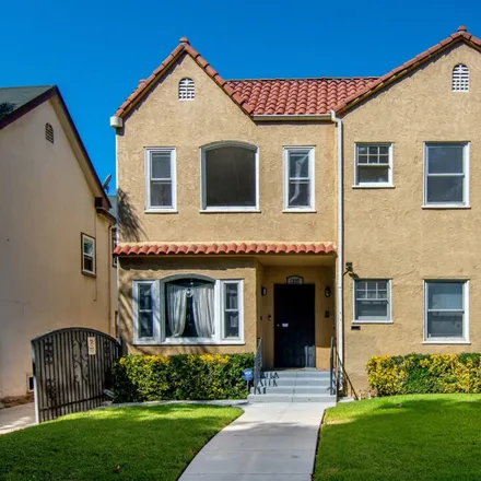 Buy this studio townhouse on 1335 South Sycamore Avenue in Los Angeles, CA 90019