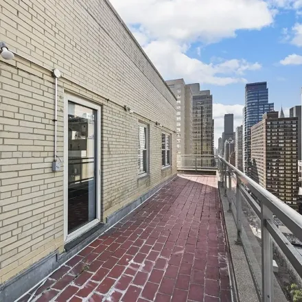 Rent this 2 bed apartment on 333 East 56th Street in New York, NY 10022