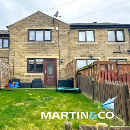 Rent this 2 bed townhouse on Outfield Close in Heckmondwike, WF16 9JF