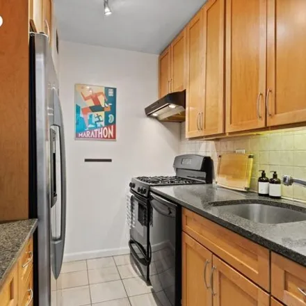 Image 3 - 180 W End Ave Apt 15P, New York, 10023 - Apartment for sale