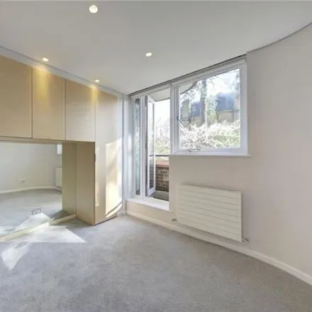 Image 7 - Savoy Court, Firecrest Drive, London, NW3 7NF, United Kingdom - Apartment for sale