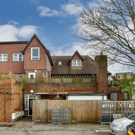 Image 2 - Merton Court, Belle Grove, London, DA16 3DD, United Kingdom - Apartment for sale