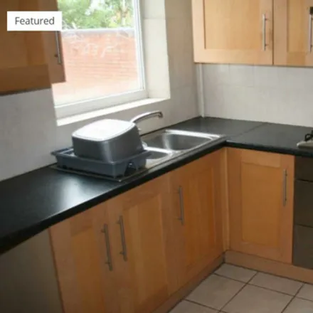 Rent this 5 bed townhouse on 4 School Terrace in Selly Oak, B29 6DY