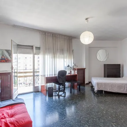 Rent this 5 bed apartment on Kuups in Carrer de Conca, 46008 Valencia