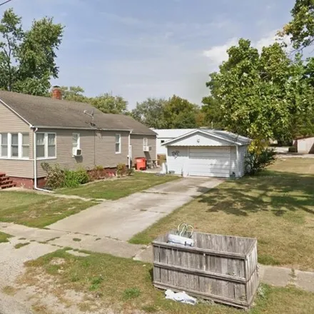Buy this 3 bed house on 841 West South 5th Street in Shelbyville, IL 62565