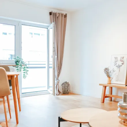 Rent this 4 bed apartment on Mollstraße 28 in 68165 Mannheim, Germany