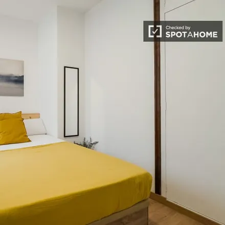 Rent this 7 bed room on idk pizza in Carrer del Rosselló, 08001 Barcelona