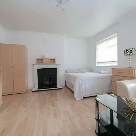 Image 4 - Cressy Place, London, E1 3JF, United Kingdom - Apartment for rent