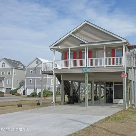 Buy this 3 bed house on 898 Canal Street in Surf City, NC 28445