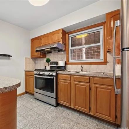 Image 5 - 61-14 157th Street, New York, NY 11367, USA - House for sale