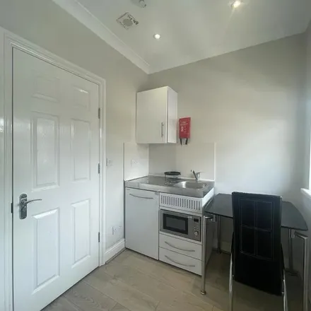 Image 4 - Cantley Gardens, London, IG2 6QB, United Kingdom - Apartment for rent