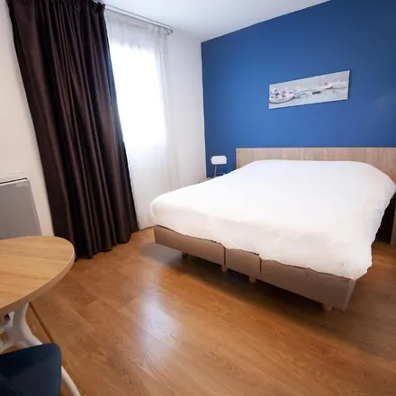 Rent this 1 bed apartment on 123 Avenue de la République in 63100 Clermont-Ferrand, France
