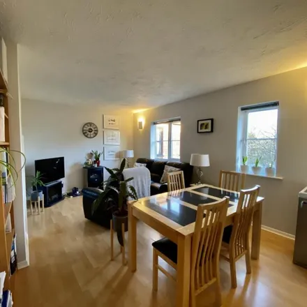 Image 2 - Poets Chase, Aylesbury, HP21 7LP, United Kingdom - Apartment for rent