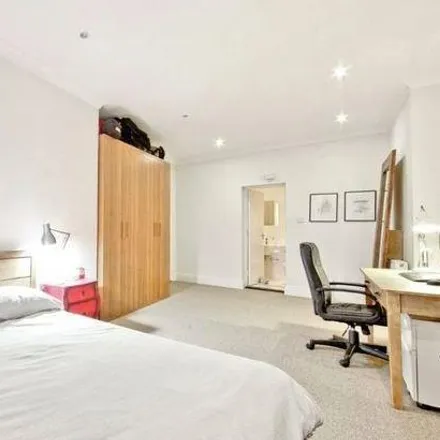 Image 6 - 33 Portland Place, East Marylebone, London, W1B 1AE, United Kingdom - Apartment for rent