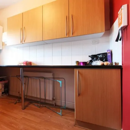 Image 3 - Wash E7, Romford Road, London, E7 9JD, United Kingdom - Room for rent