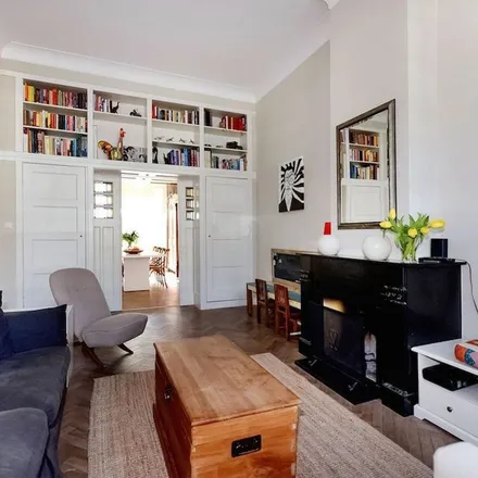 Rent this 3 bed apartment on Vondelstraat 150 in 2513 EZ The Hague, Netherlands