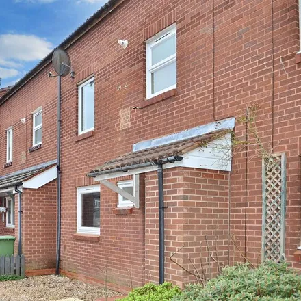 Rent this 3 bed townhouse on Sandhurst Close in Redditch, B98 9JZ
