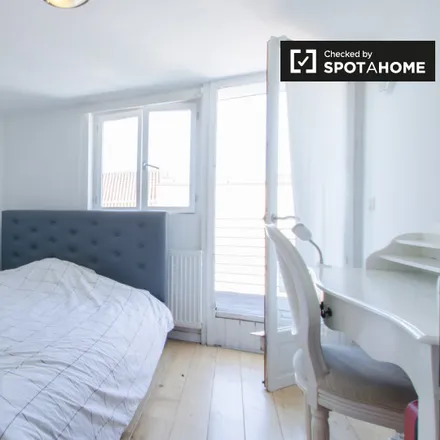 Rent this 3 bed room on Rue du Trône - Troonstraat 200 in 1050 Ixelles - Elsene, Belgium