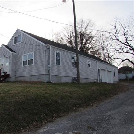 Rent this 3 bed house on 400 South Shaw Street in Richmond, MO 64085