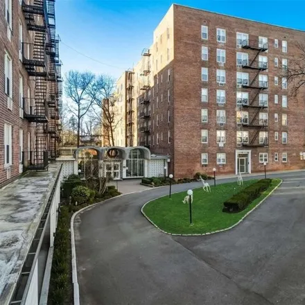 Image 2 - 54-44 Little Neck Pkwy Unit 4f, Little Neck, New York, 11362 - Apartment for sale