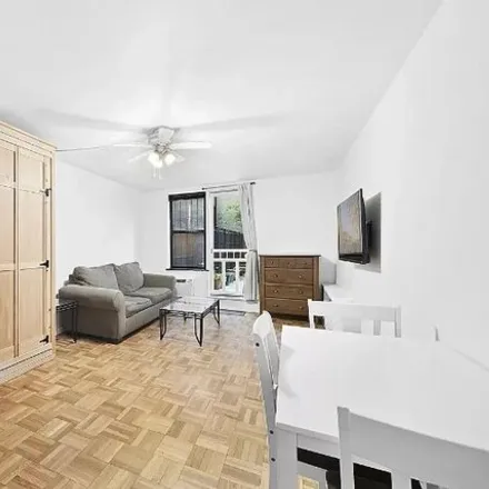 Rent this studio apartment on 150 East 27th Street in New York, NY 10016