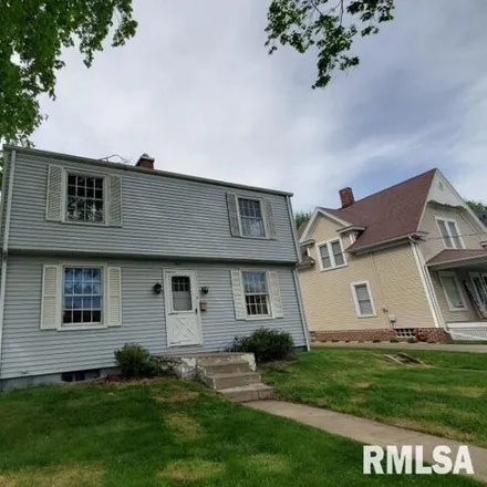 Buy this 4 bed house on 257 North I Street in Monmouth, IL 61462