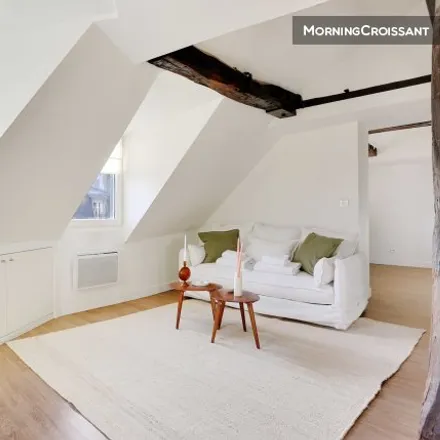Rent this 1 bed townhouse on Paris 1er Arrondissement