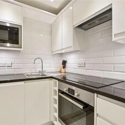 Image 9 - Cumberland Terrace Mews, London, NW1 4HR, United Kingdom - Apartment for sale