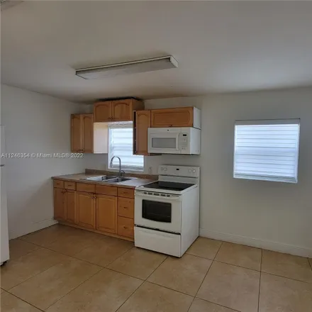 Image 4 - 2406 McKinley Street, Hollywood, FL 33020, USA - House for rent