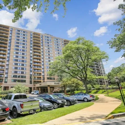 Buy this 3 bed condo on Place One Condominium in 5500 Holmes Run Parkway, Alexandria