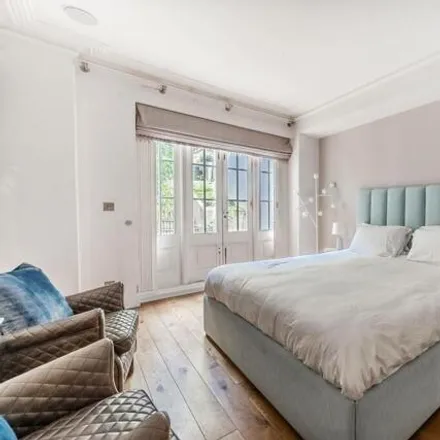 Rent this 2 bed apartment on 62 Glebe Place in London, SW3 5JB