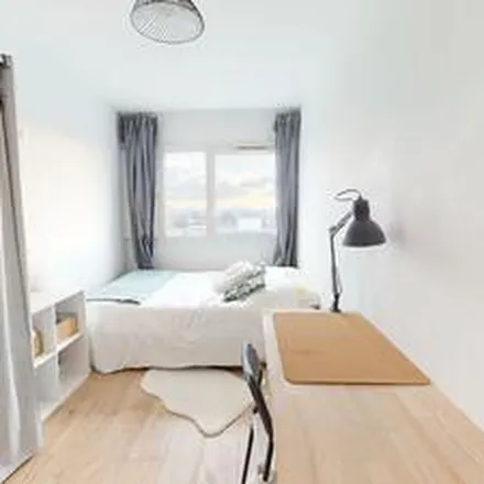 Rent this 3 bed apartment on Résidence de l'Europe in Rue du Maréchal Lyautey, 59370 Mons-en-Barœul