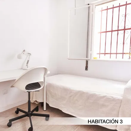 Rent this 4 bed room on Centro de salud Porvenir in Calle Porvenir, 41005 Seville