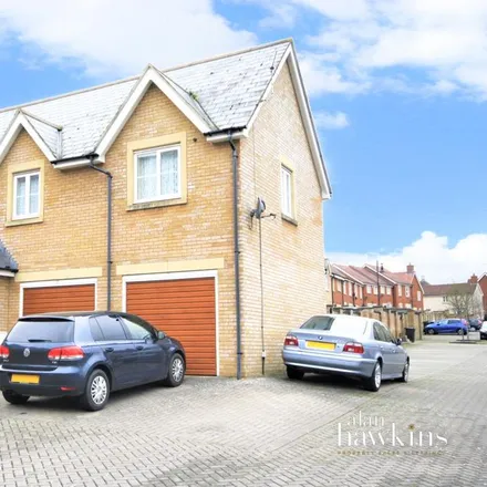 Rent this 2 bed house on Doulton Close in Swindon, SN25 2FX