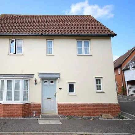 Rent this 2 bed house on Cowdrie Way in Chelmsford, CM2 6GL