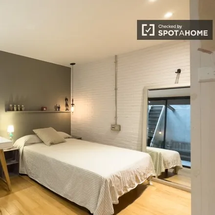 Rent this 4 bed room on Dos Torres in Carrer dels Vergós, 08001 Barcelona