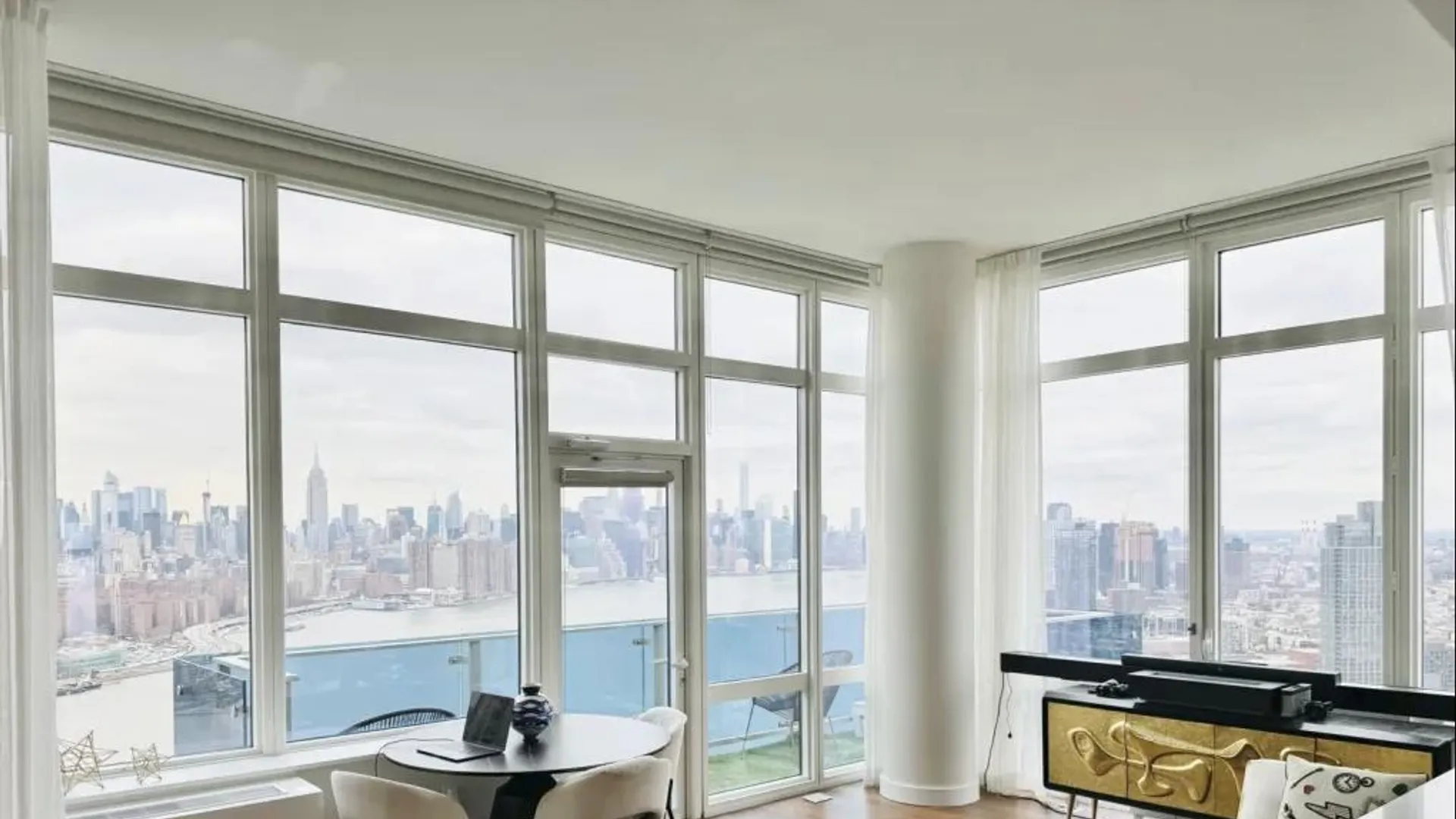 Level, 2 North 6th Place, New York, NY 11249, USA | Room for rent
