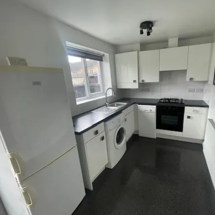 Image 4 - Bellcross Way, Cudworth, S71 5SJ, United Kingdom - Townhouse for rent