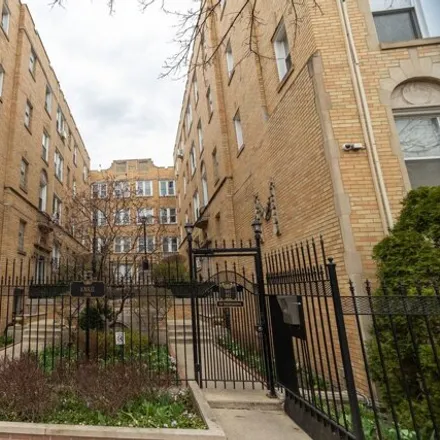 Buy this 1 bed condo on 840-846 West Ainslie Street in Chicago, IL 60640