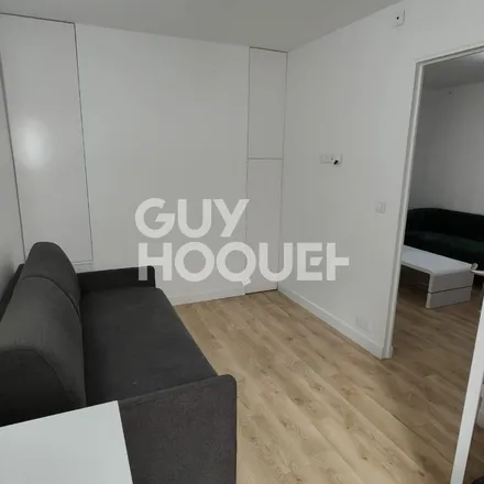 Rent this 3 bed apartment on 65v Quai Louis Blériot in 75016 Paris, France