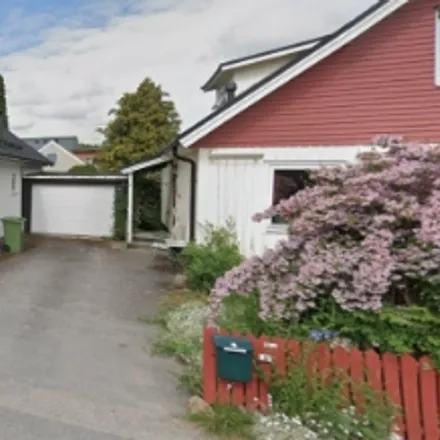 Rent this 4 bed townhouse on Örtugsvägen 8 in 147 40 Tumba, Sweden