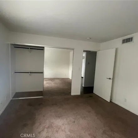 Image 6 - 11899 Chandler Boulevard, Los Angeles, CA 91607, USA - Apartment for rent