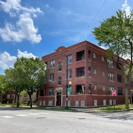 Rent this 1 bed apartment on 3549-3553 North Hamlin Avenue in Chicago, IL 60618