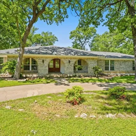 Image 2 - 2367 Cypress Drive, Grand Prairie, TX 75050, USA - House for sale