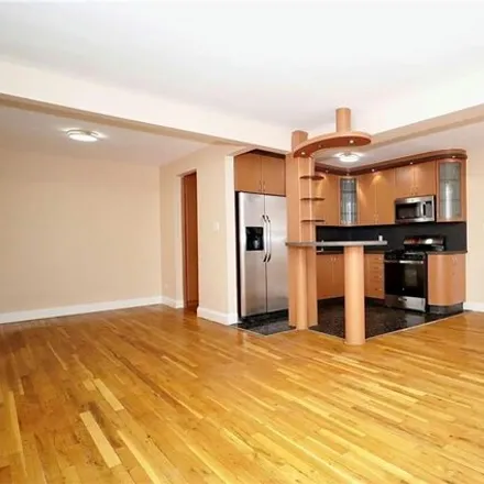 Image 5 - 3205 Emmons Avenue, New York, NY 11235, USA - Apartment for sale