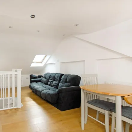 Image 3 - Fifty One, Friends' Walk, London, UB8 1SD, United Kingdom - Apartment for rent